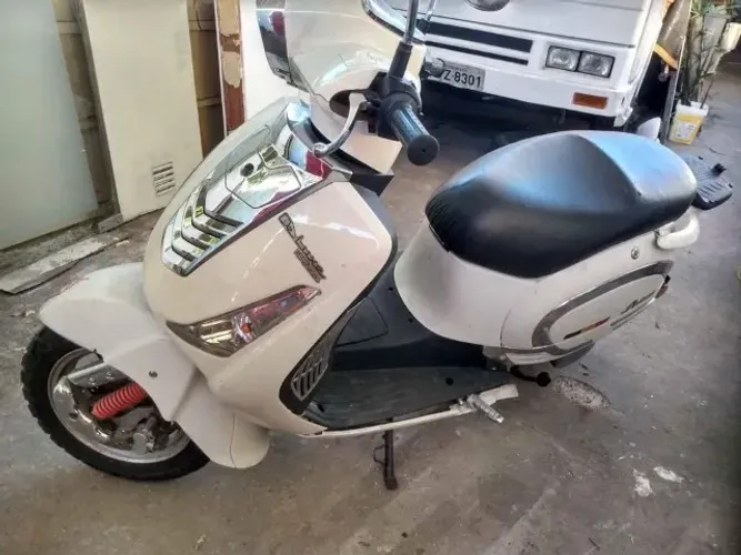 moto scooter retro 150cc 4950km NOVA!!!