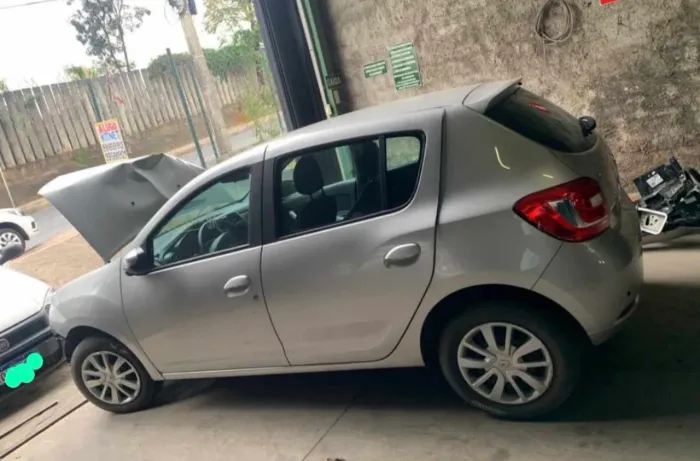 SUCATA SANDERO 2018 PARA RETIRADA DE PEÇAS