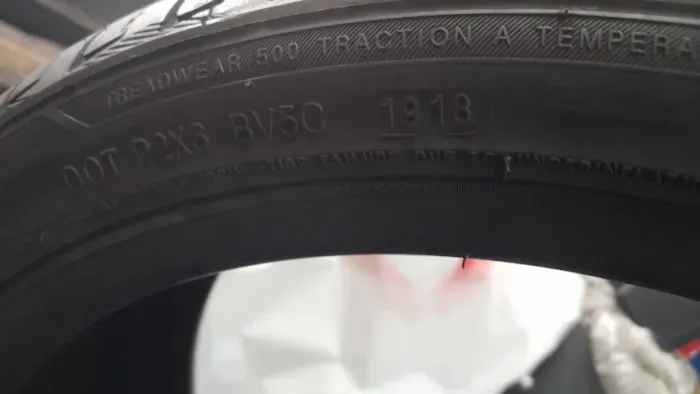 pneu 255/35 18  landsail runflat ls588 - excelente estado
