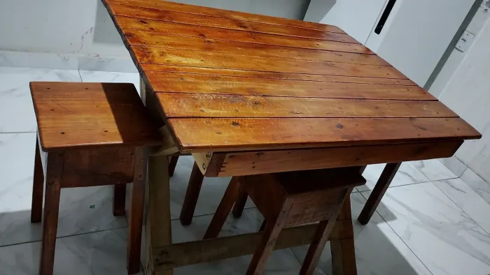 Vendo mesa com 4 cadeiras