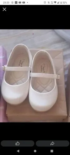 Sapatos infantis social e vestido 2 anos S. T 22 e 25 . R$: 55 reais cada 