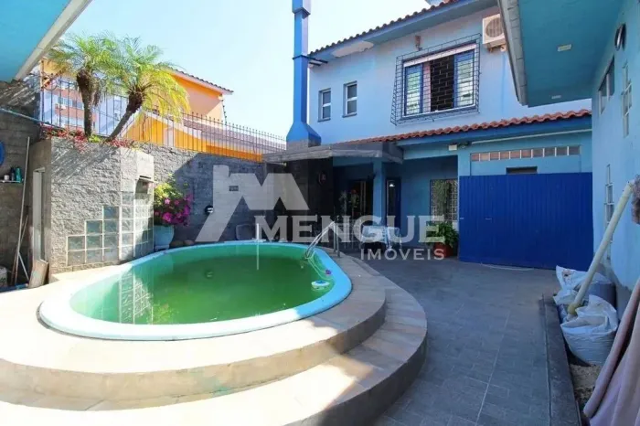 Casa residencial com 4 dormitórios e 3 vagas à venda no bairro Jardim Itú em Porto Alegre 