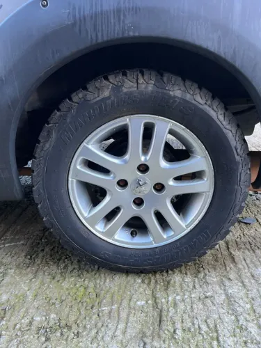 Rodas e Pneus Peugeot Hoggar Escapade 1.6 2011 - rs Auto Peças 