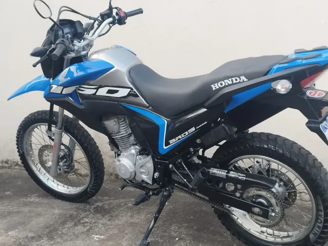 Oportunidade única Moto único dono nada a fazer pagar pegar e andar Top