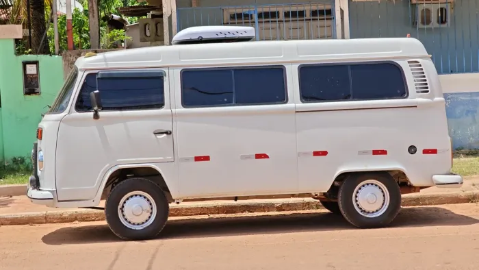 Volkswagen Kombi Lotação 1.4 MI Total Flex 8V 2013