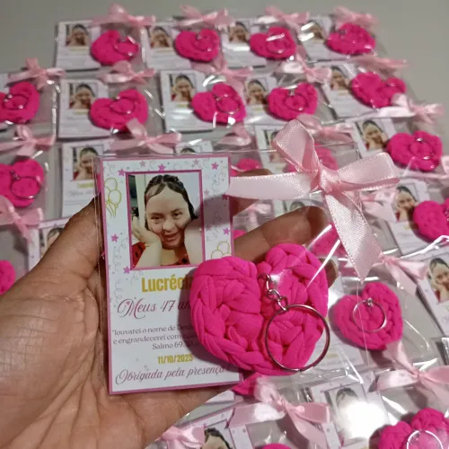Lembrnacinha chaveiro Coracao de crochê com tag personalizada