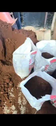 Terra e Adubo para Jardim R$4,99 lata Pix 