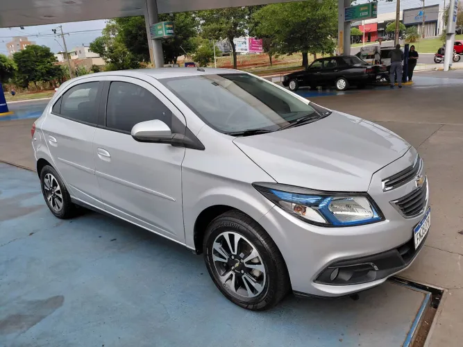  Onix Hatch LTZ 1.4 2014 mec. 92.000 km