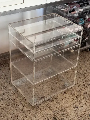 Gaveteiro de acrílico com rodinha - sob medida