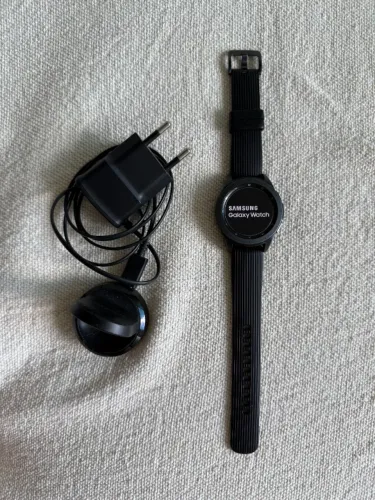 Relógio Galaxy Watch 42 mm (SM-R810) preto, com carregador
