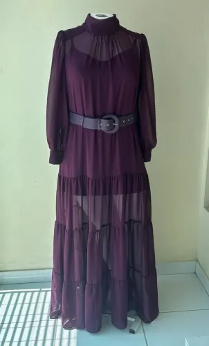 Vestido longo na cor vinho, tamanho G, Da Delise.