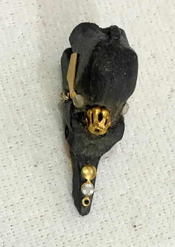Vende-se escultura de Elefante em pedra natural Dolomita preto com detalhes dourado 