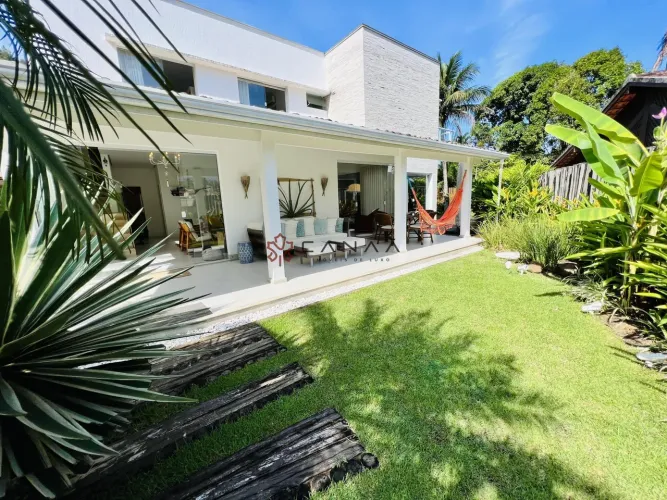 Linda casa em cond. de luxo com 2 vagas de barco em Angra