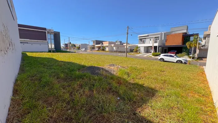 Casa de condomínio para venda possui 331 metros quadrados