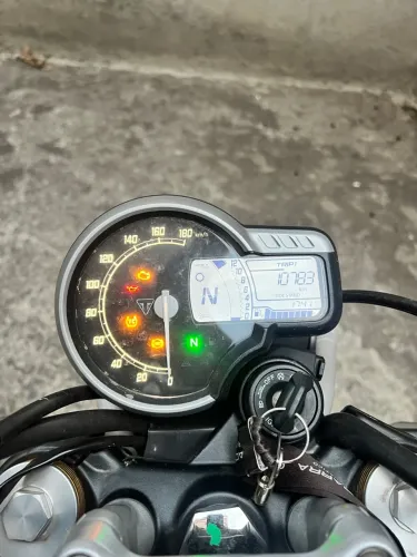 Moto Triumph Scrambler 400x 