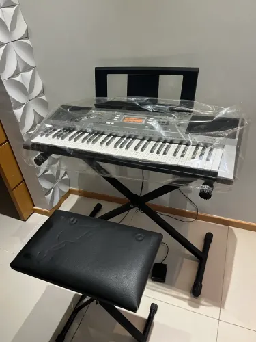 Kit Teclado Musical Yamaha Psr-e353 5/8 - 61 Teclas -Suporte-Pedal