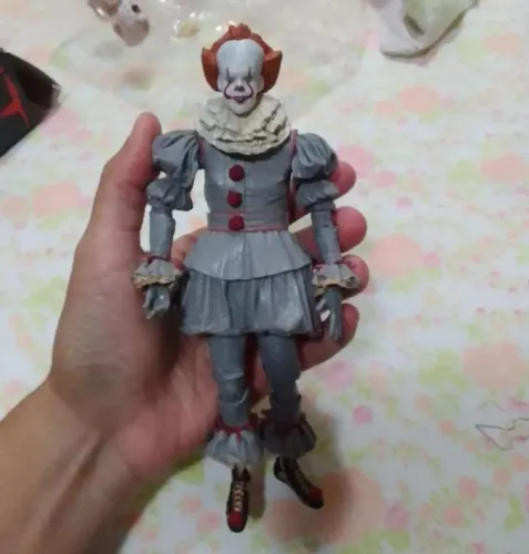 Boneco do Palhaço Pennywise - Com Caixa. 
