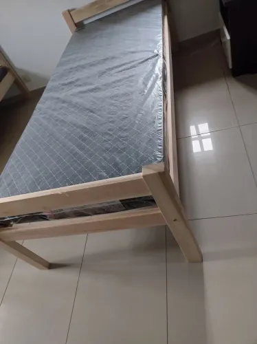 Cama de solteiro em madeira maciça Com colchão NOVAS