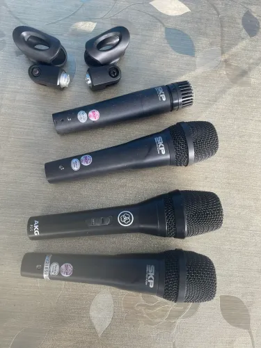 Lote de Microfones Profissionais com Fio AKG + SKP
