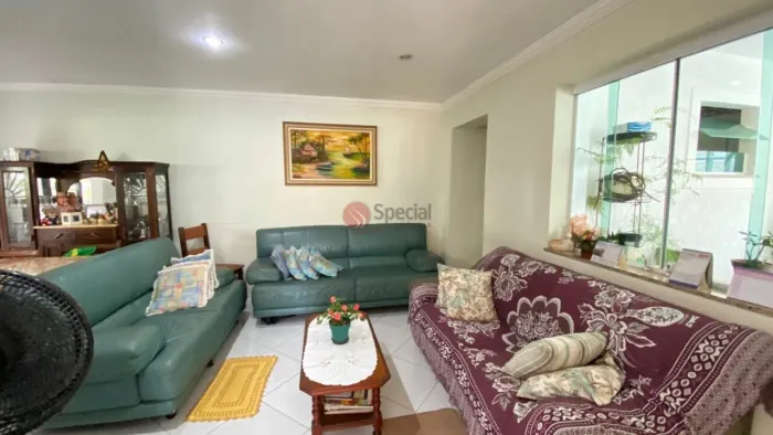 Casa de Vila no Coração do Tatuapé 2 suítes, quintal amplo e 1 vaga.