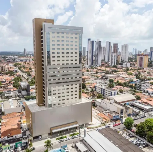 Sala comercial no Bairro dos Estados, com 129 m², bem localizada para locação.