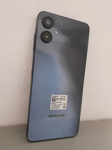 Celular Samsung Galaxy A06 64GB 4GB RAM 6,7 Semi Novo Carregador Cabo