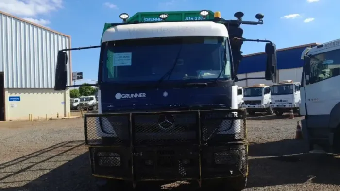 caminhão autônomo MB 3131 8x4 c/ pneu alta flutuação + transbordo santa izabel de 21 ton
