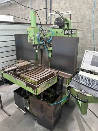 Fresadora CNC MAHO MHC 700