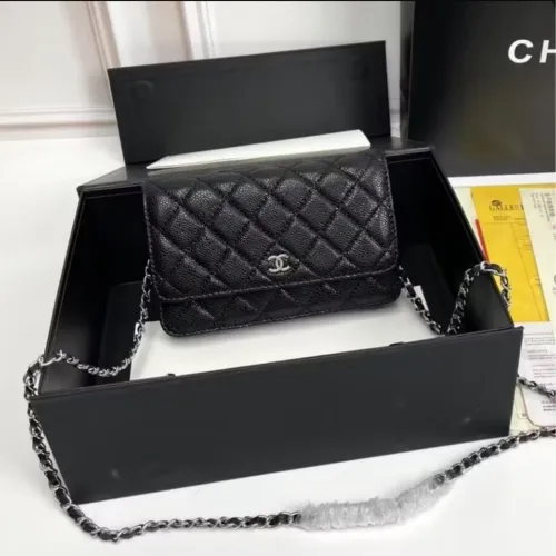 Bolsa Tiracolo Chanel Wallet on Chain Quilted Preto