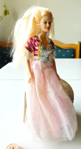 Brinquedo - Boneca Antiga (estilo Barbie) - Com Avarias (Para Manutenção) - Anos 90