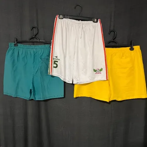 Lote com 3 bermudas curtas tamanho G