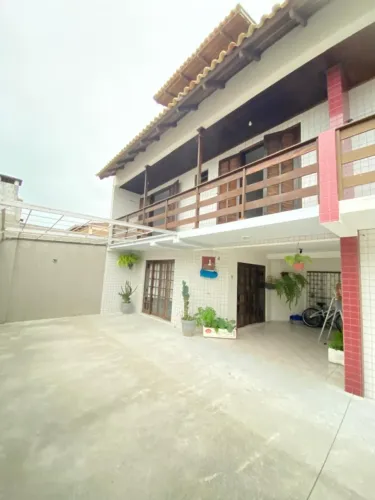 Triplex com 4 Quartos a 3 Quadras da Praia no Balneário Estoril em Guaratuba-Pr 