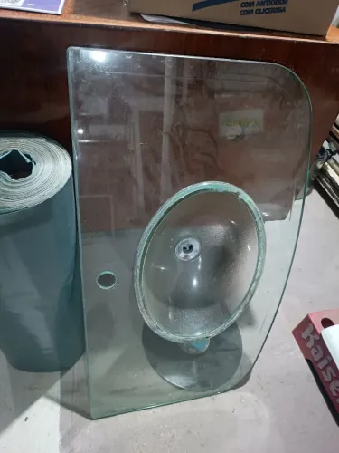 Pia de vidro com tampo 47cm x 80cm VENDE SE 