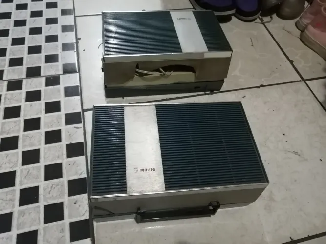 2 vitrola  Philips pra usar peça 