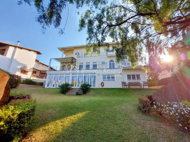 "Exclusiva Casa de Luxo à Venda em Condomínio Fechado - Valinhos, SP"
