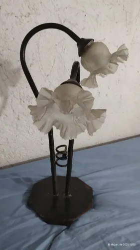 LUMINÁRIA DE MESA EM METAL (ANTIGUIDADE)