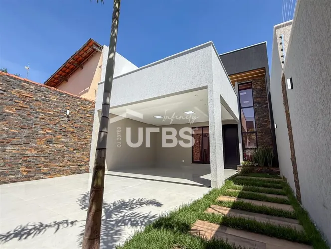CASA TERREA A VENDA - LOCALIZADA NO SETOR JARDIM AMÉRICA COM ÁREA TOTAL DE 219,35M².