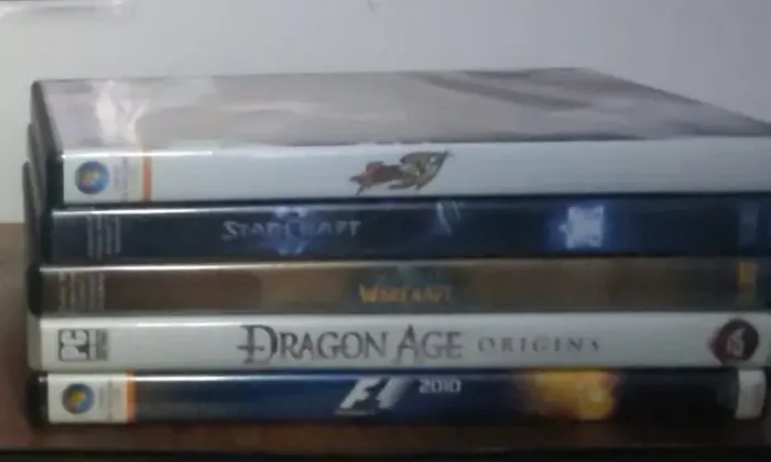 LOTE 6 Jogos  PC Street Fighter IV, StarCraft II,Dragon Age origins,World of Warcraft,F1  