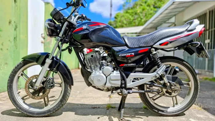 Suzuki GSR 125 2016 super arrumada e bem cuidada
