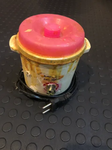 Panela manchada para cera (depilação)