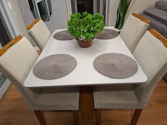 Conjunto 4 Cadeiras de Jantar Estofadas - Madeira e Tecido Bege