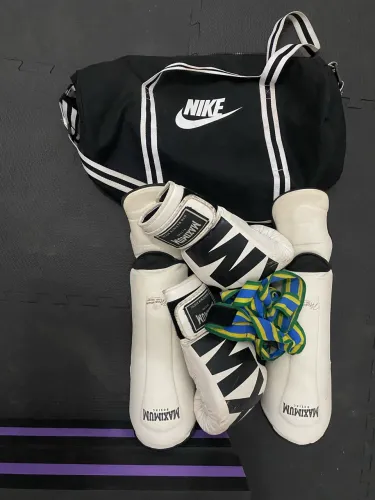 Vendo kit Muay Thai com bandagem de brinde 