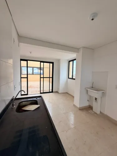 Vendo cobertura Linear em Samambaia, COM VARADÃO, 72m2, Vazada, NOVO e próximo ao metrô.