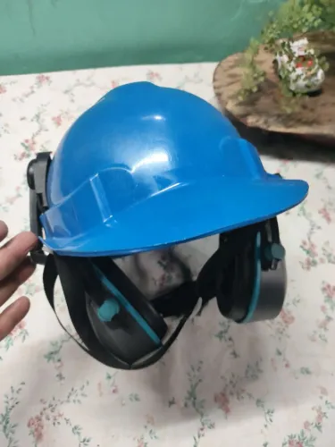 Capacete de segurança acoplado com abafador 