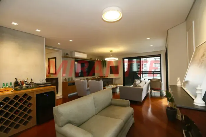 Apartamento a venda com 240 metros quadrados com 4 quartos sendo 2 suítes em Santana