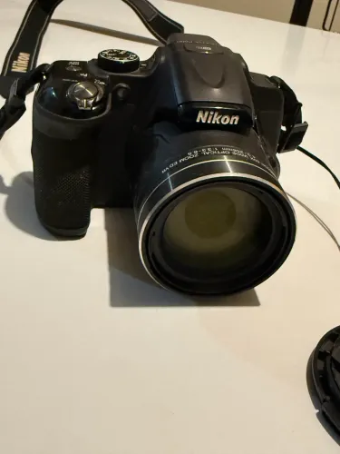 Nikon Coolpix P600 Com Defeito (Liga / Tela Cinza) - Para Peças ou Conserto?