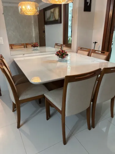 Mesa  jantar 1,40 x 140 com 6 cadeiras 