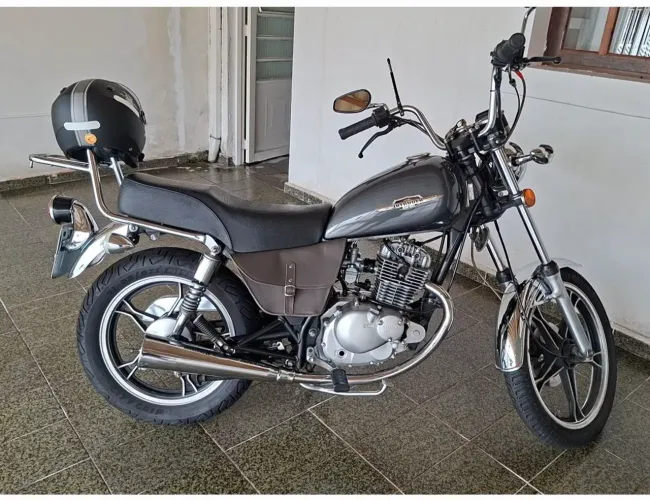 Vendo intruder 125 muito Conservada