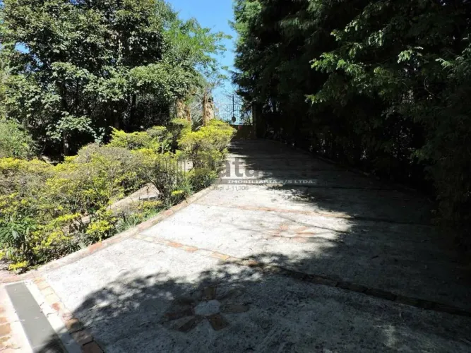 Casa a venda em condomínio fechado