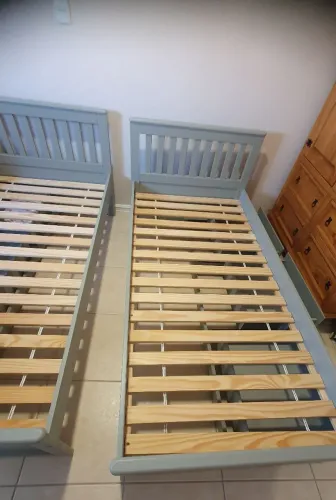 CAMA DE SOLTEIRO MACIÇA 